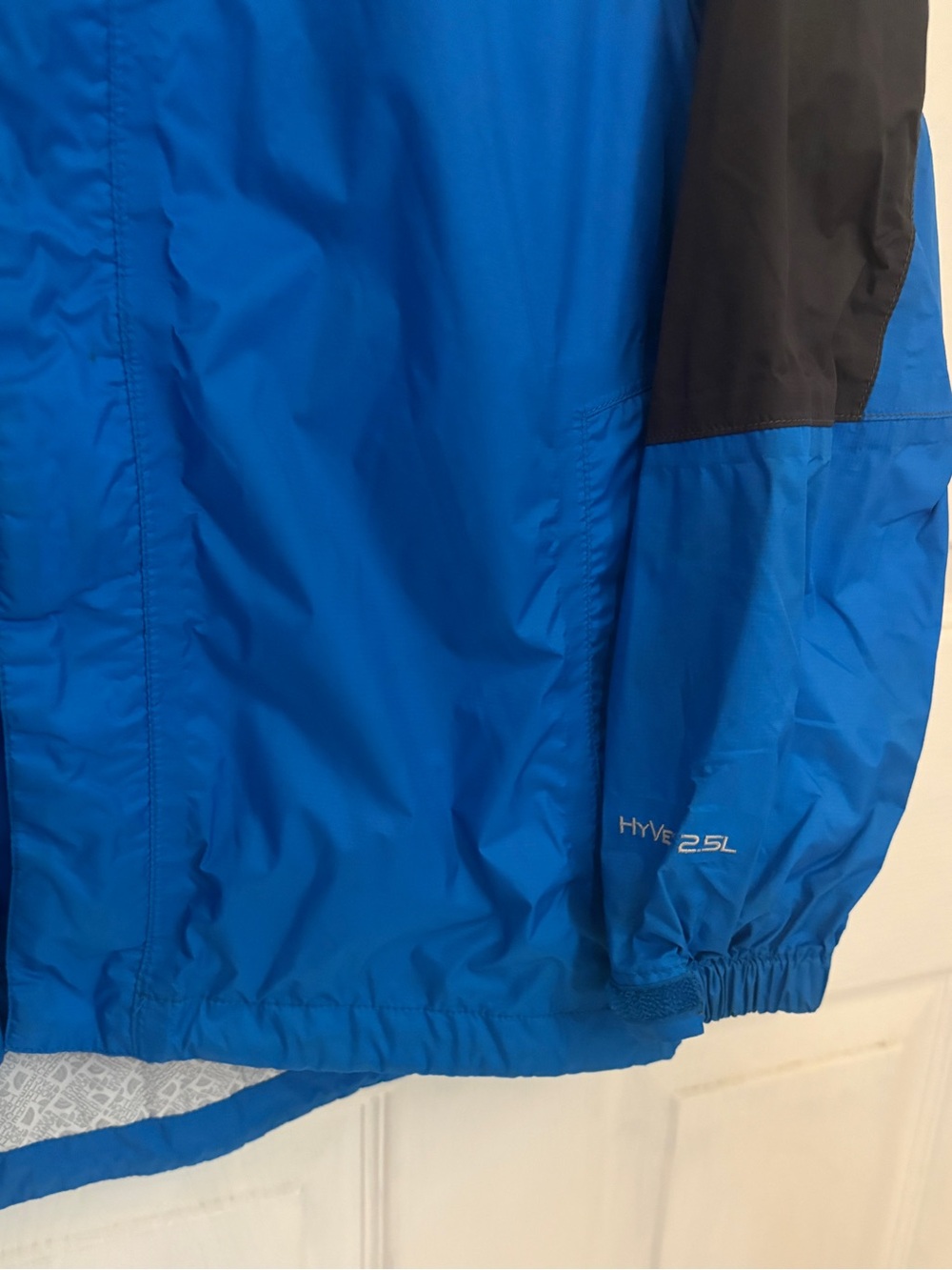 The NorthFace Boys Resolve Reflective Jacket in Blue and Black - Picture 5 of 13